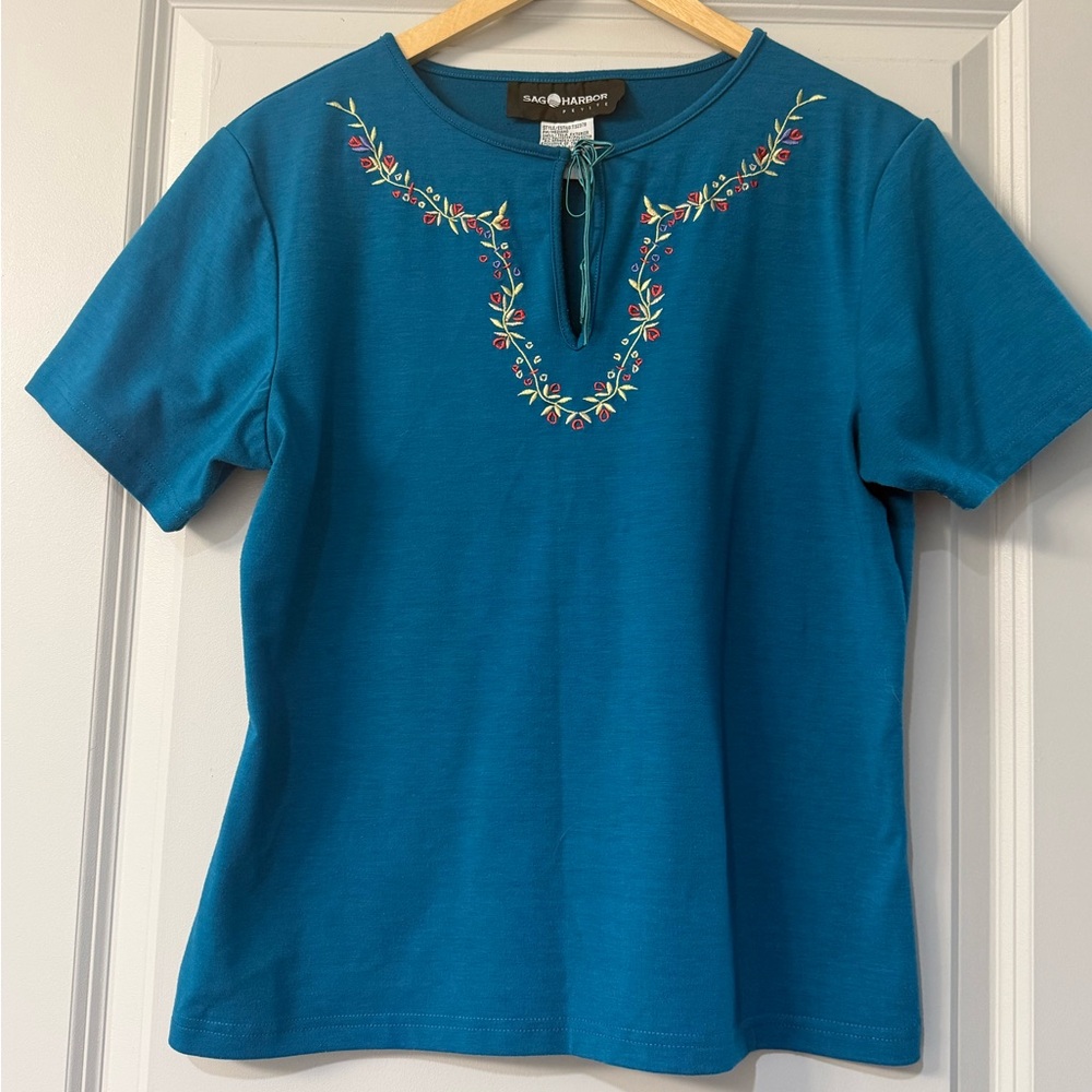 Sag Harbor Women’s Petite Medium PM Teal Embroidered Yoke Short Sleeve top 2.75